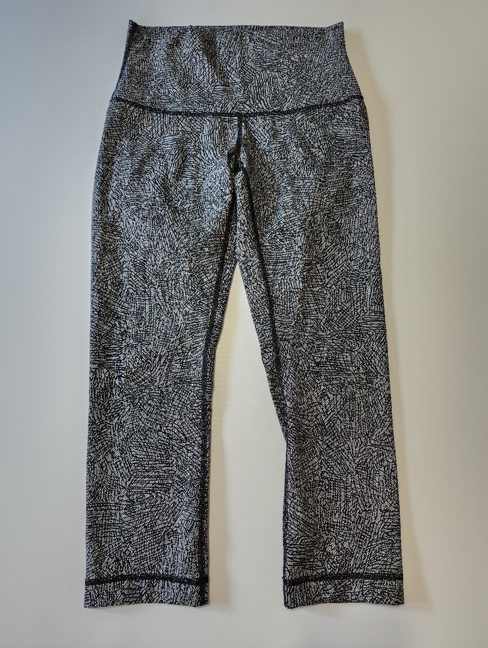Lululemon Wunder Under High Rise Crop 21" Sz 6 EUC